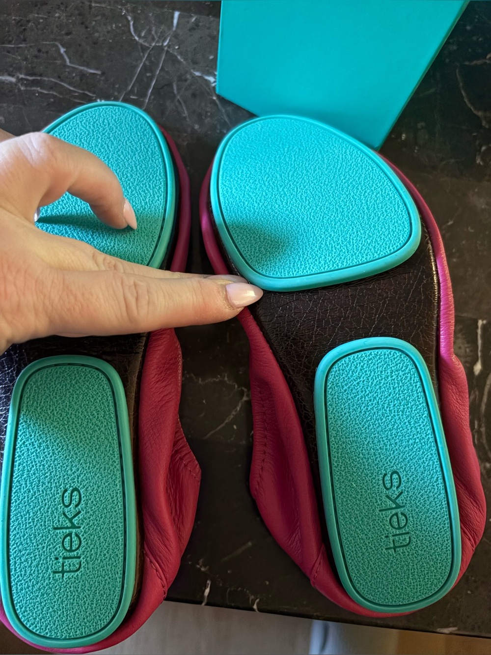 BNIB Fuschia Tieks - women’s 6 - Picture 3 of 8